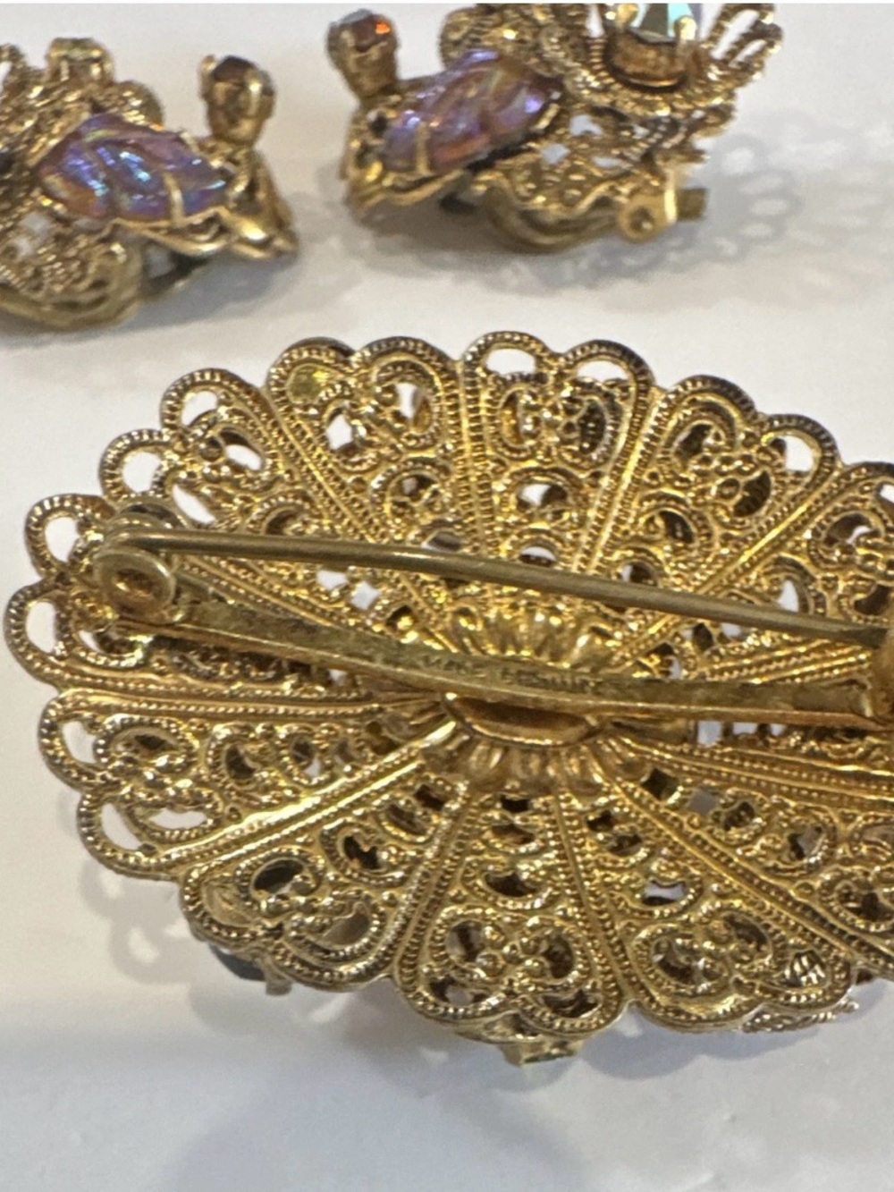 Vintage 1950’s made in Germany AB Rhinestone Filigree Aurora Borealis set. - Picture 4 of 7